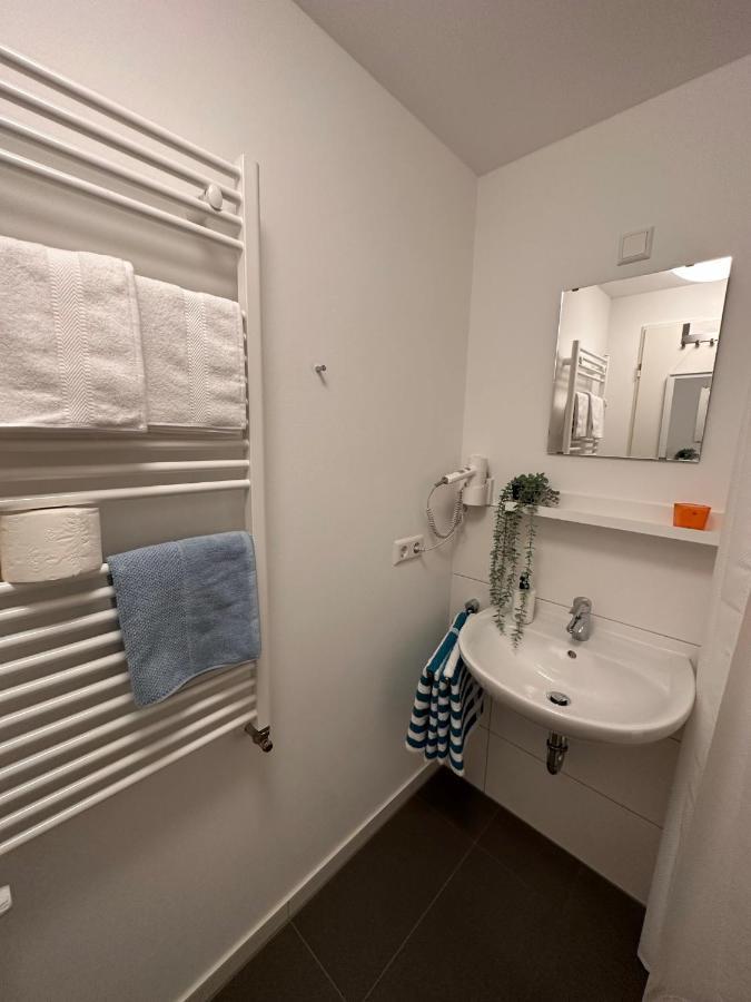 Stilvolles Und Modernes Mit Sonnigem Balkon In Flughafen- Und Messenaehe 31 Appartement