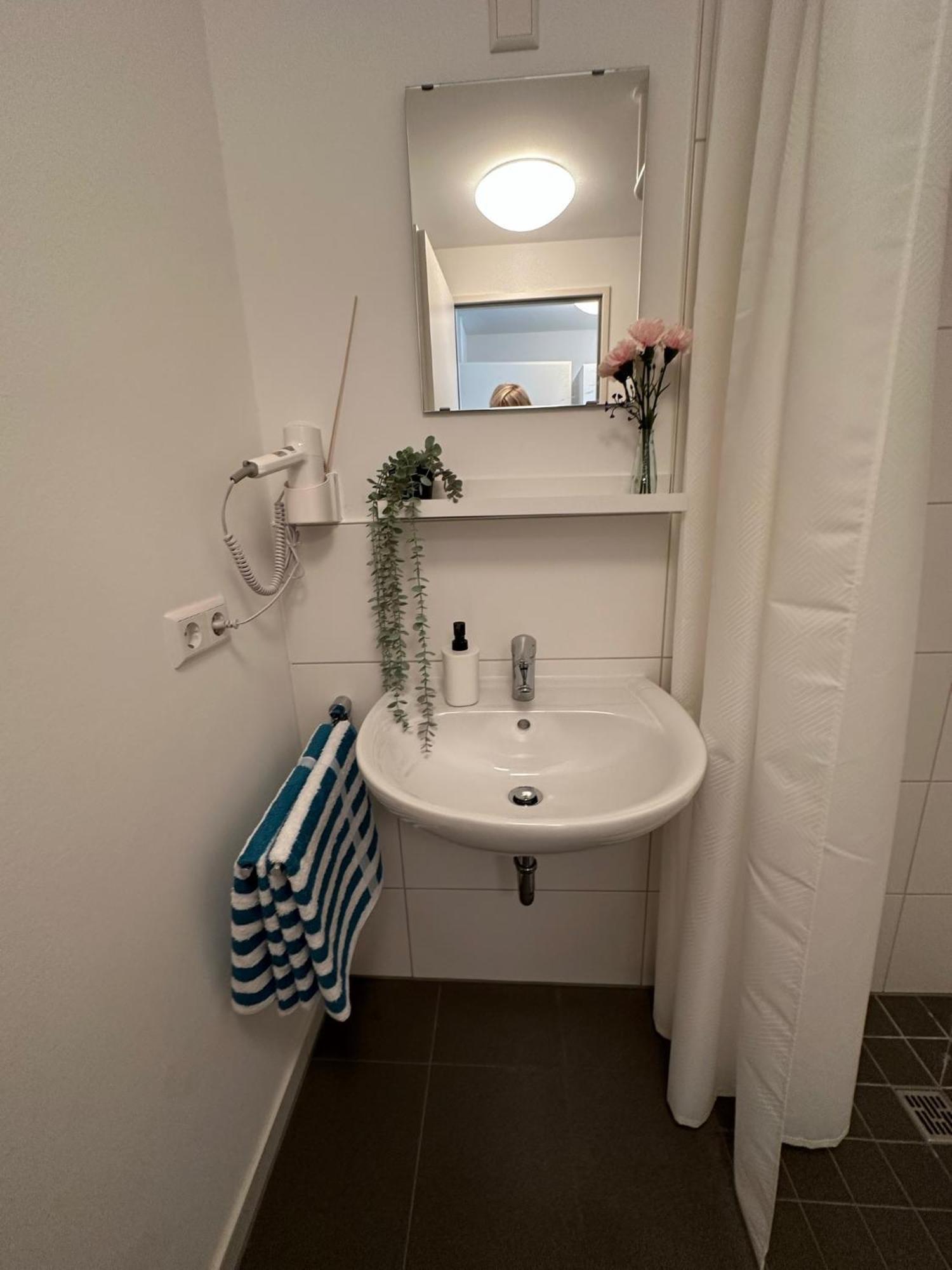 Stilvolles Und Modernes Mit Sonnigem Balkon In Flughafen- Und Messenaehe 31 Appartement *
